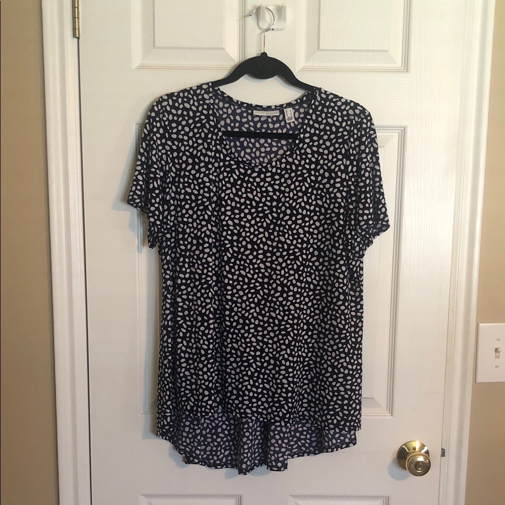 Susan Graver Navy and White Patterned Short Sleeve Top